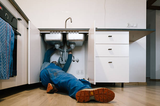Professional Leak Detection technician working in Williamsburg, FL